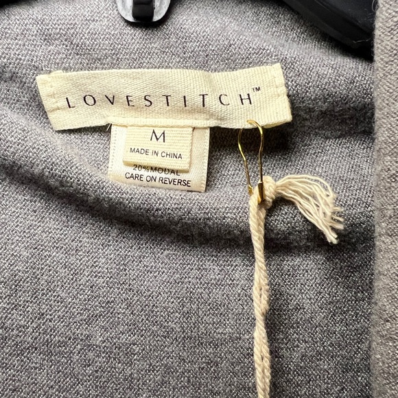 LOVE STITCH Carys Fringed Sweater Cozy Shawl Wrap Size Medium Gray NWT - Picture 3 of 12